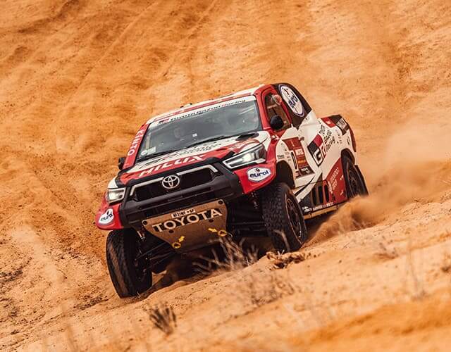 Toyota Hilux todo terreno en octava etapa del Rally Dakar 2021